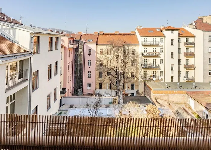 Cozy Family Riverside In Prague