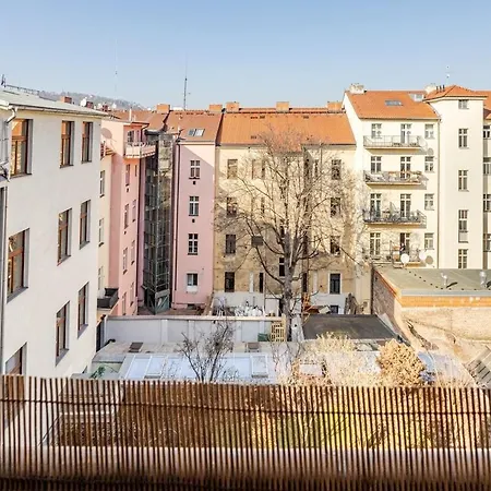 Cozy Family Riverside In Prag